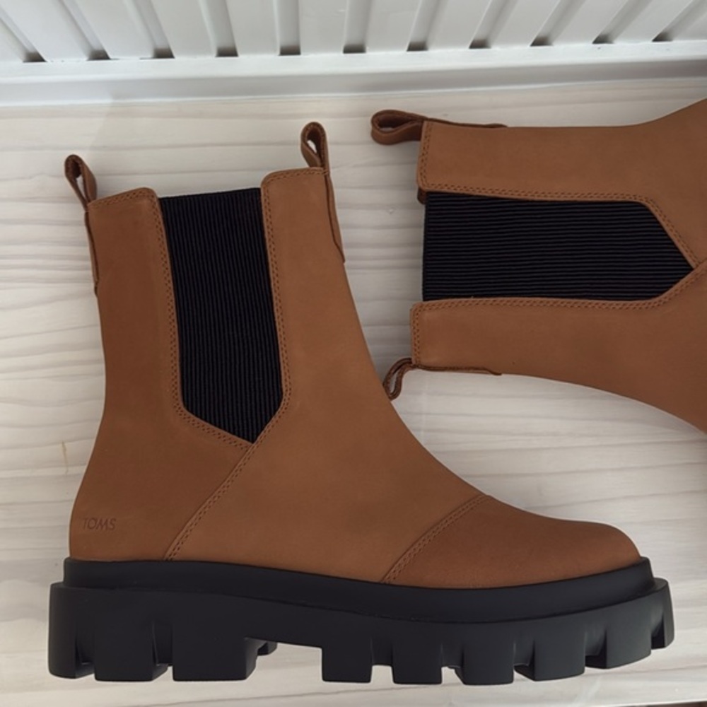 Tom’s Chunky Platform Cognac Chelsea Boots Size 8.5